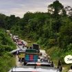 Jalan Lintas Kurun ke Kota Palangka Raya tepatnya di atas Desa Bawan rusak akibat berlobang diduga picu kecelakaan bagi pelintas, Rabu (13/3/2024).