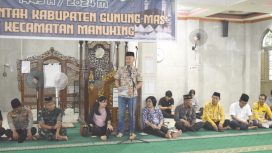 SAMBUTAN : Bupati Gunung Mas Jaya S Monong mengatakan saat membuka kegiatan safari di Al- Muhajirin Kelurahan Talaken, Rabu(26/3/2024) sore.