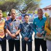 Anggota DPRD Gunung Mas Espriadi bersama temannya