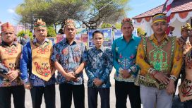 Anggota DPRD Gunung Mas Espriadi bersama temannya