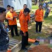 TERBUJUR KAKU : Terlihat korban sudah terbujur kaku usai mengalami insiden tenggelam di daerah Desa Teluk Nyatu, Rabu (3/4/2024).
