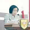 Wakil Bupati Gunung Mas Efrensia LP Umbing sedang menyampaikan LKPJ di ruang rapat paripurna kantor dewan setempat, Selasa (16/4/2024).