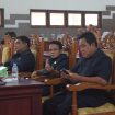 Anggota DPRD Gunung Mas Espriadi, H Rahmansyah, dan Carles. 
