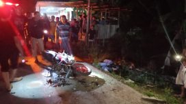 Tampak kendaraan milik korban sedang ringsek usai tabrakan belakang mobil pick up terpakir dipinggir jalan di Jalan Perintis Tewah, Kamis (9/5/2024) malam.
