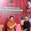 Bakal Calon Bupati Suhaemi saat mengambil formulir pendaftaran di Sekretariat DPC PDI-P Kasongan