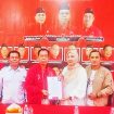 Ketua DPC PDI-P Kabupaten Katingan Sakariyas menerima berkas pendaftaran Endang Susilowati sebagai bakal calon wakil bupati Katingan