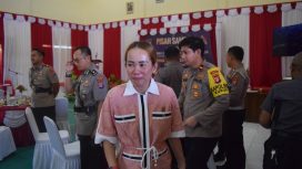 Anggota DPRD Gunung Mas Nomi Aprilia saat mengahdiri kenal pamit wakapolres di gedung patria tama polres setempat, belum lama ini.