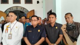 Ketua DPRD Gunung Mas, Ketua Akerman, Wakilnya, Binartha, Anggota Punding, Edison, sedang menghadiri kegiatan pisah sambut bupati ke Pj di GPU Damang Batu, Rabu (29/05/2024).