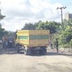 Tampak truk batu bara terbalik saat mengangkut di ruas Jalan Kurun Palangka Raya, tepat di Ripi, Kecamatan Mihing Raya, Sabtu (15/06/2024) lalu.