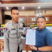 Keterangan Gambar : Camat Petak Malai, Kusuma Jaya, S.E. Saat memberikan laporan di SPKT Polres Katingan. Rabu (12/06/2024).
