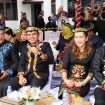 Anggota DPRD Gunung Mas Untung J bangas bersama koleganya tengah menghadiri kegiatan apel hari jadi di halaman kantor bupati, Jumat (21/06/2024).
