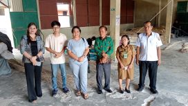 Anggota DPRD Gumas Polie L Mihing, Dewi Sari, saat mengunjungi sejumlah kecamatan di Gunung Mas, belum lama ini.