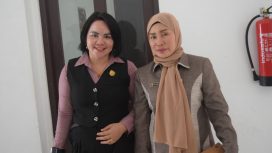 Anggota DPRD Gumas Sahriah (kanan) dan koleganya Cici Susilawati