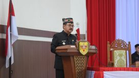 Pj Bupati Gumas Herson B Aden saat menypailan pidatonya di Rapat Paripurna ke-8 (Delapan), Masa Persidangan III tahun sidang 2024, Jumat (19/07). 