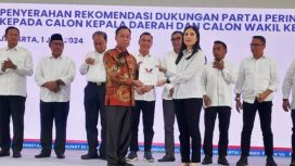 Sakariyas saat menerima Rekomendasi dari DPP Perindo yang diserahkan Ketua Harian Nasional I Angela Tanoesoedibjo Senin 1 Juli 2024
