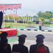 Kapolres Gumas, AKBP Theodorus P Santosa sedang memimpin upacara bendera di Halaman Kantor Bupati Gumas, pada Senin (1/07/2024). 