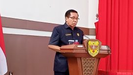 Ketua DPRD Gumas Akerman Sahidar sedang menyampaikan sambutannya di gedung dewan setempat, belum lama ini.