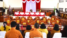 Tampak semua penjabat sedang serius mengikuti rapat paripurna di gedung dewan, Senin (08/07/2024) siang.
