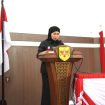 Anggota DPRD Gumas Sahriah sedang memberikan salam bagi peserta rapat di gedung dewan, Senin (08/07/2024).