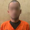 Tampak diduga pelaku pencabulan sedang tak berkutik saat diperiksa Polisi di Polsek Manuhing, Rabu (17/07/2024).