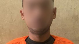 Tampak diduga pelaku pencabulan sedang tak berkutik saat diperiksa Polisi di Polsek Manuhing, Rabu (17/07/2024).