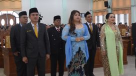 Kalangan DPRD Gumas Binartha, Neni, Celsius, Concon, saat pengambilan sumpah janji jabatan. 