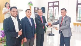 Pdt Rasiman Suyadi. S. Th. Ketua BPD GBI Kalteng Usai melantik Pdt Sarman Molilo. S. Th sebagai Ketua Perwil GBI Katingan 