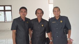 Ketua DPRD Gumas H Gumer (tengah) dan koleganya Binartha dan Punding.