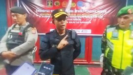 Agus Ardiyanto. Plt Kalapas Narkotika Kls IIA Kasongan saat diwawancarai awak media usai Razia di Lapas