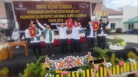 Pasangan Calon Bupati dan Wakil Bupati Katingan saat pengundian nomor urut Pilkada Katingan 2024