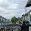 Tampak bangunan jembatan Rawi dan Miwan, Kecamatan Kurun sedang dilakukan perbaikan dan jalan alternatif sudah dibangun.