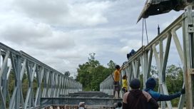 Tampak bangunan jembatan Rawi dan Miwan, Kecamatan Kurun sedang dilakukan perbaikan dan jalan alternatif sudah dibangun.