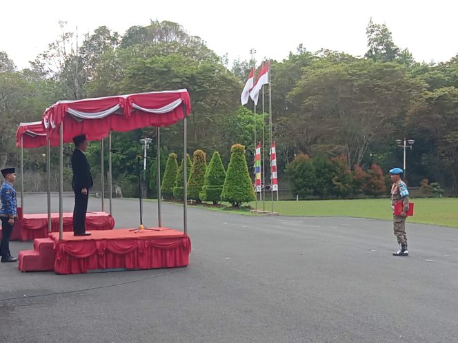 
					FOTO : Pj Bupati Katingan Sutoyo, saat pimpin upacara Peringatan Hari Kesaktian Pancasila Lingkup Pemerintah Kabupaten Katingan.