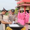 FOTO : Kappolres Katingan AKBP Chandra Ismawanto, saat Sertijab empat Perwira di halaman Polres setempat.