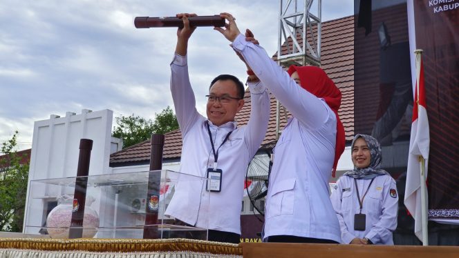 
					FOTO : Calon Bupati Katingan Sakariyas dan calon Wakil Bupati Katingan Endang Susilawatie.