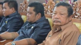 Anggota DPRD Kabupaten Gunung Mas Tuah (dua dari kanan)