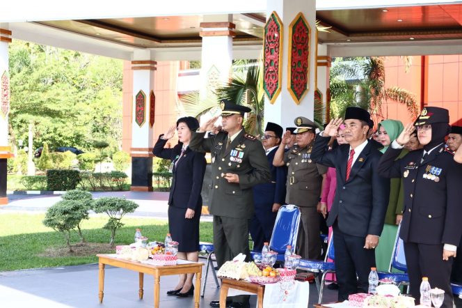
					FOTO : Dandim 1019/Katingan Letkol Inf Sulkifli mengikuti Upacara Peringatan Hari Pahlawan tahun 2024.