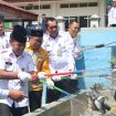 Kepala Divisi Pemasyarakatan (Kadivpas) Kantor Wilayah Kementerian Hukum dan ham Kalimantan Tengah Tri Saptono Sambudi saat Ikut Panen Ikan Lele hasil Budidaya WBP Lapas Muara Teweh