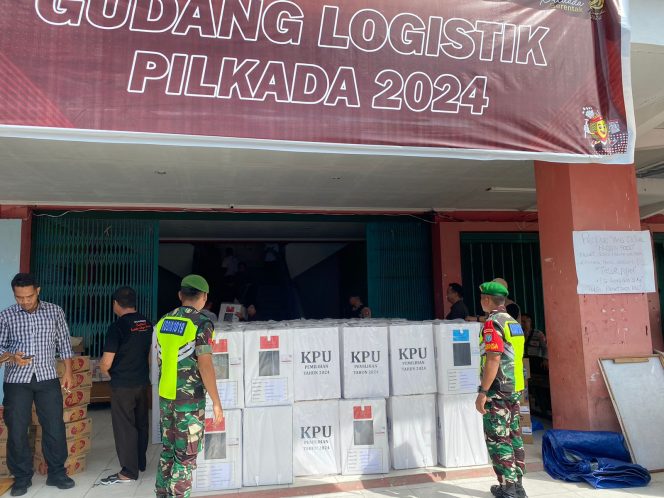 
					FOTO : Personel Kodim 1019/Katingan saat persiapan pengawalan dan pengamanan pendistribusian logistik. 