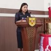 Anggota DPRD Gumas Elvi Esie saat menyampaikan pandangan umum fraksinya di gedung dewan, baru-baru ini.
