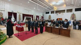FOTO : Suasana pelantikan Ketua dan Wakil Ketua DPRD Katingan periode 2024-2029, di ruang rapat Paripurna DPRD .