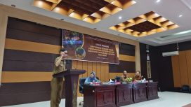 FOTO : Asisten II Setda Katingan Eka Surya Dilaga, saat membuka kegiatan Diskusi. 