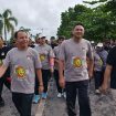 FOTO : Pj Bupati Katingan Sutoyo, didampingi Ketua KPU Katingan Wahyuni, saat jalan Sehat Pilkada Damai di Kasongan.