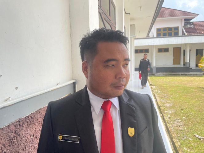 
					Anggota DPRD Gunung Mas Hermanto


