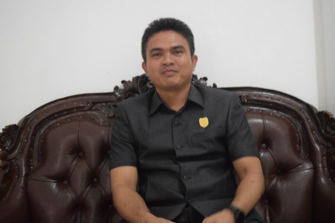 
					Ketua DPRD Gumas Binartha