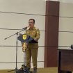 Pj Bupati Gumas Herson B Aden saat memaparkan kepada ratusan kepala desa dan BPD di daerah Kabupaten Gumas dan dilaksanakan di Gedung Christian Center Kurun, Senin (4/11).