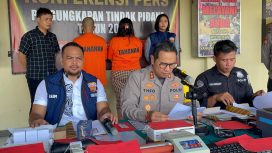 Kapolres Gumas AKBP Theodorus P Santosa didampingi Kasat Reskrim Polres Gumas AKP Nur Rahim dan Anggota Humas Polres Gumas Aipda Evan saat pres rilis dimapores setempat. Selasa (5/11/2024).