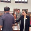  Wakil Ketua I DPRD Gumas Nomi Aprilia sedang bersalaman dengan anggota setempat di gedung dewan, Rabu (7/11/2024).