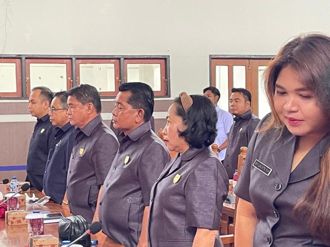 
					Kalangan DPRD Gumas sedang serius mengikuti rapat paripurna dewan di kantor dewan setempat, Senin (11/11/2024).