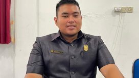 Anggota DPRD Gunung Mas Indra H Kiaji bersama koleganya ikuti rapat.